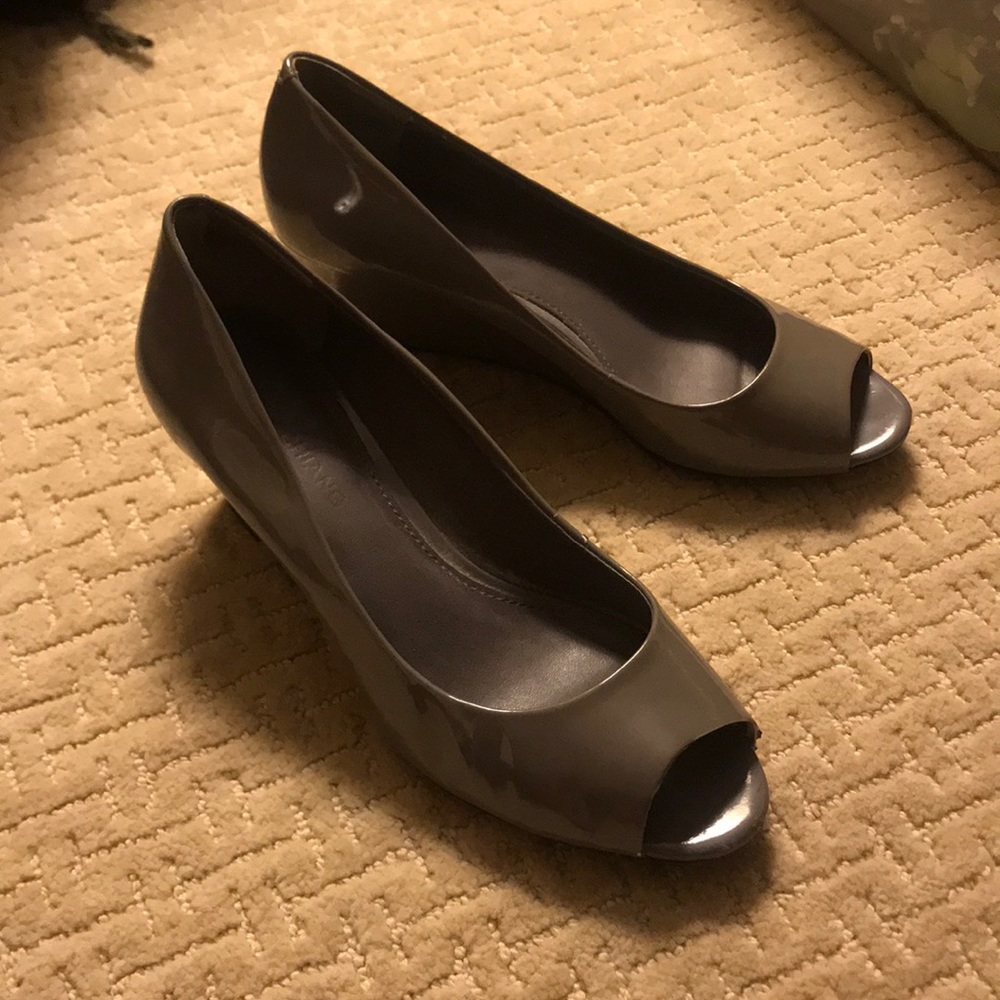 Arturo Chiang grey peep toe work heel/ wedge